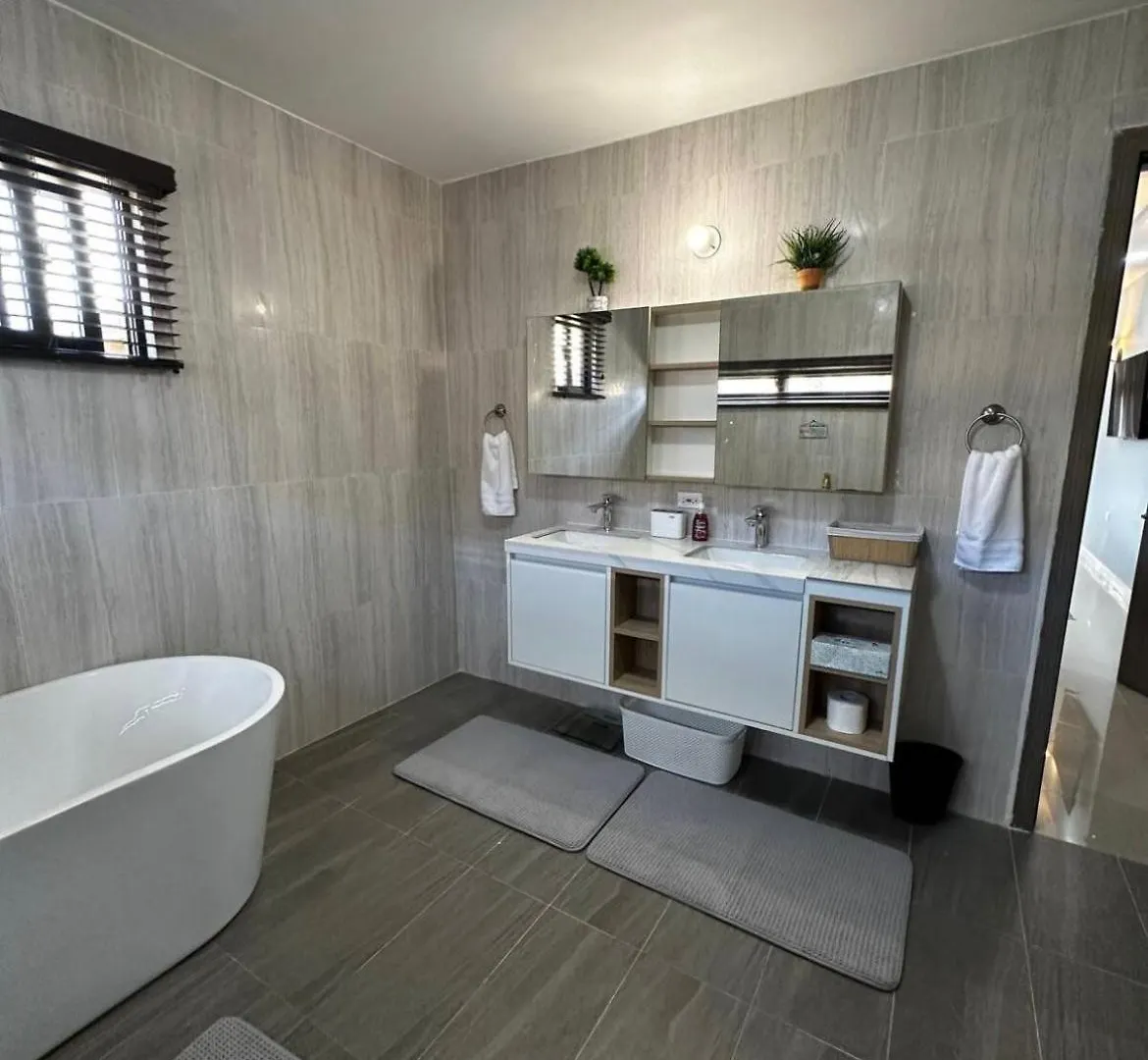 Sunny Cove Lux Villa 3 Bedroom Ocho Rios 0*,  Giamaica